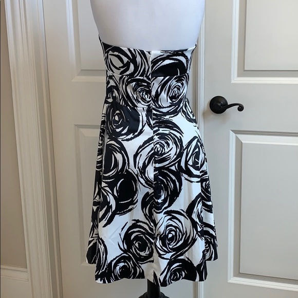 WHITE HOUSE BLACK MARKET STRAPLESS DRESS SIZE IN 6 - Picture 6 of 8